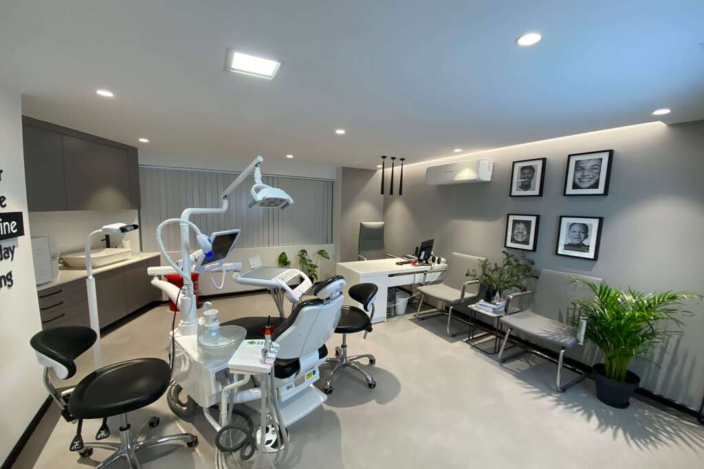 dr-he-clinic-11