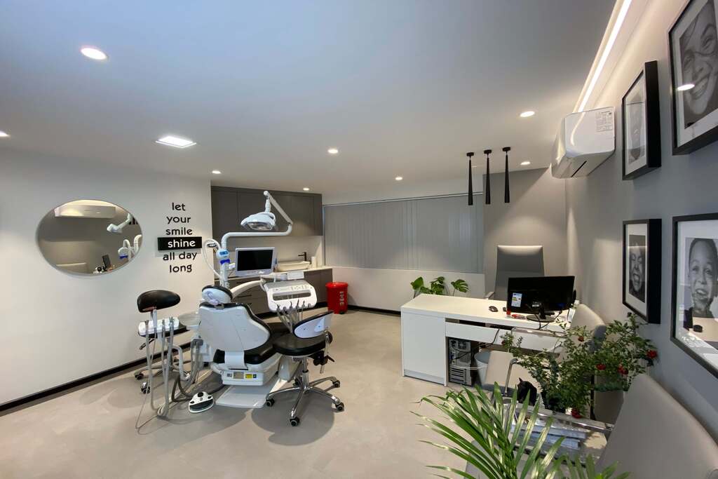 dr-he-clinic-12